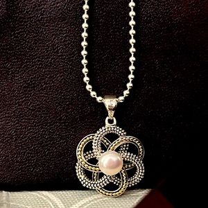 😍Lagos SS/18k Luna Pearl Love Knot pendant necklace 34”